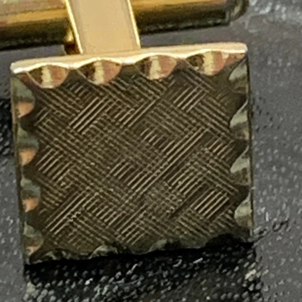 Gold Tone Square Basket Weave Pattern Cufflinks Classic Mens Jewelry Vintage‎